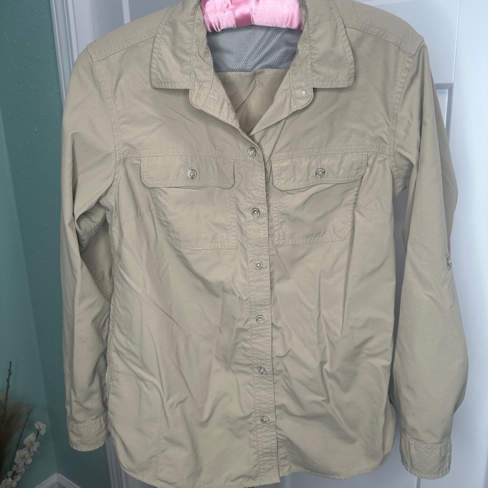 Eddie Bauer Travex tabbed Sleeve Button Down Shirt Beige Hiking fishing size XS